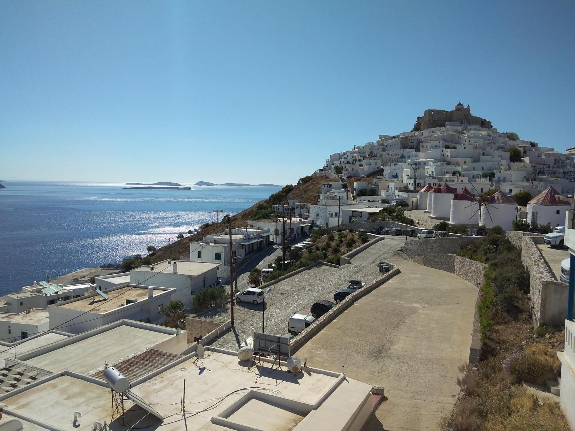 Apartmán Θέαστρον - Theastron House With Great View In Chora Pera Gyalos Exteriér fotografie